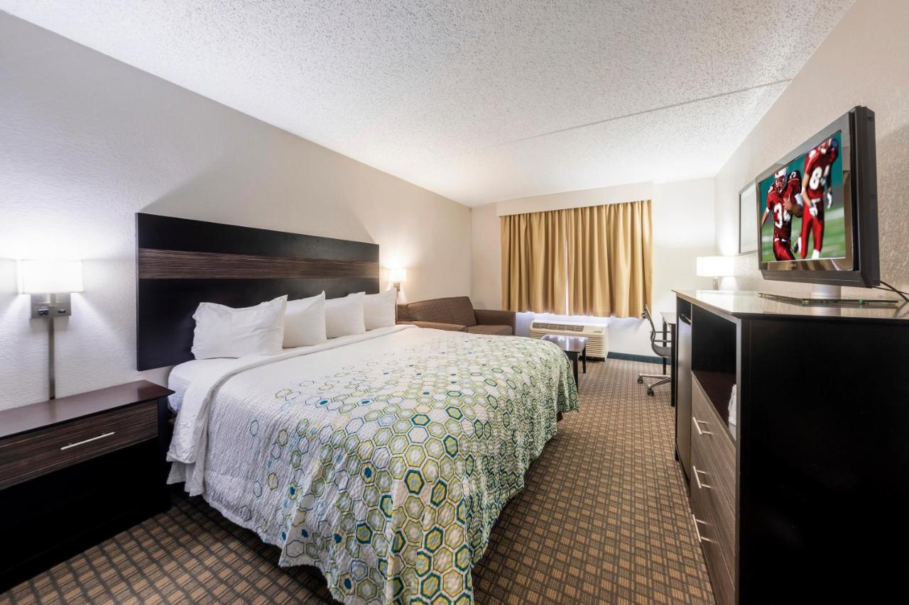 Standard King Room with Microwave & Refrigerator Non-Smoking