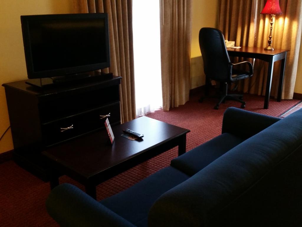 Executive Queen Studio Suite - Non-Smoking