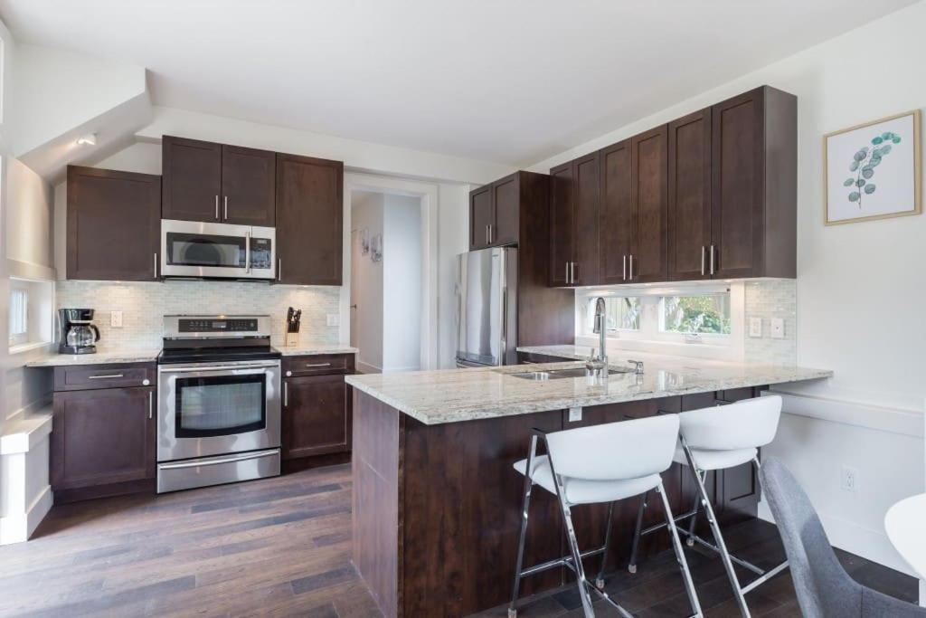 Three-Bedroom House,1183887715:JPEG