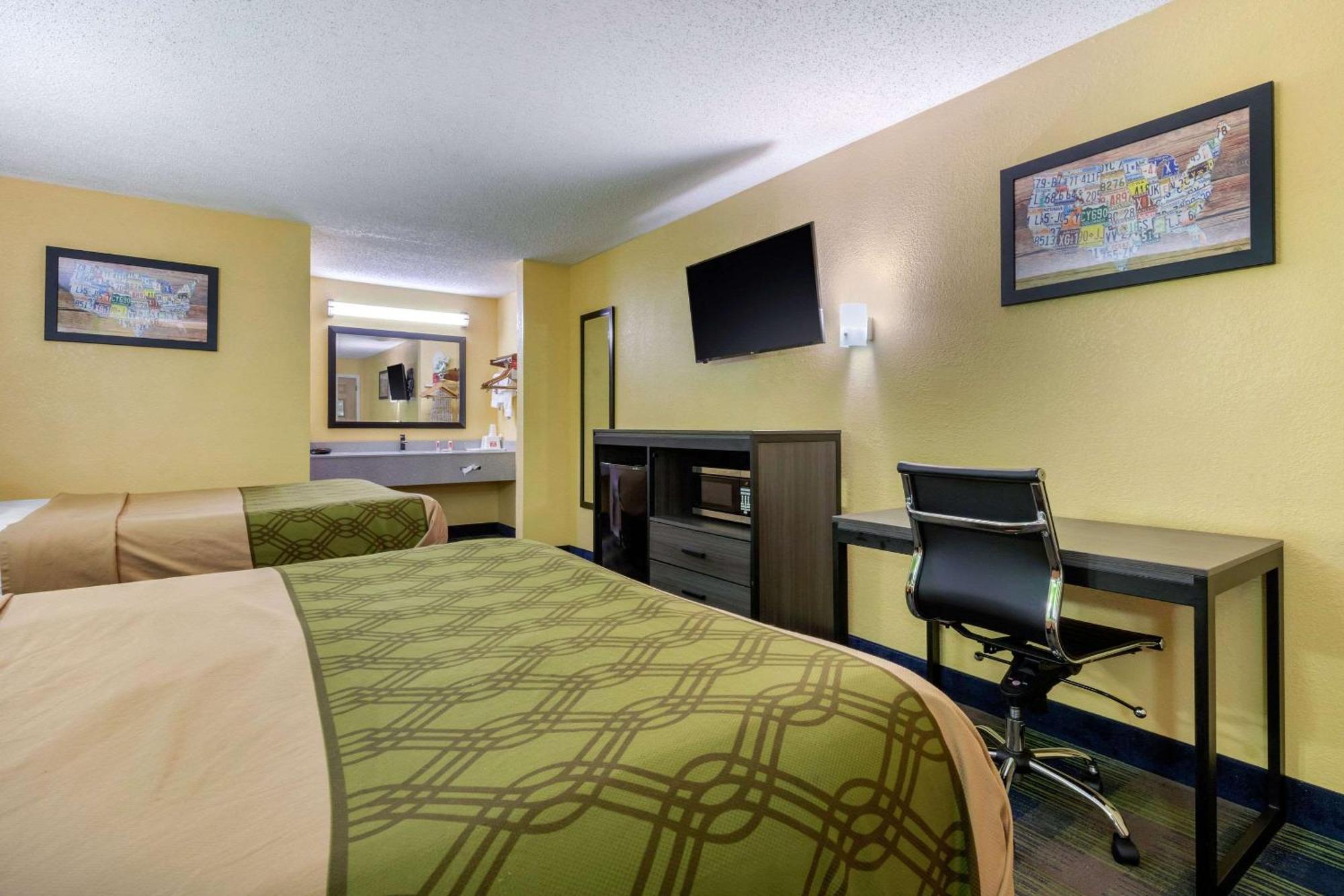 Queen Room with Two Queen Beds - Smoking