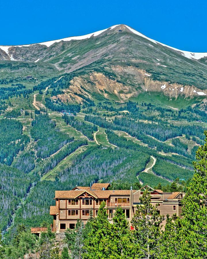 King Suite with Mountain View