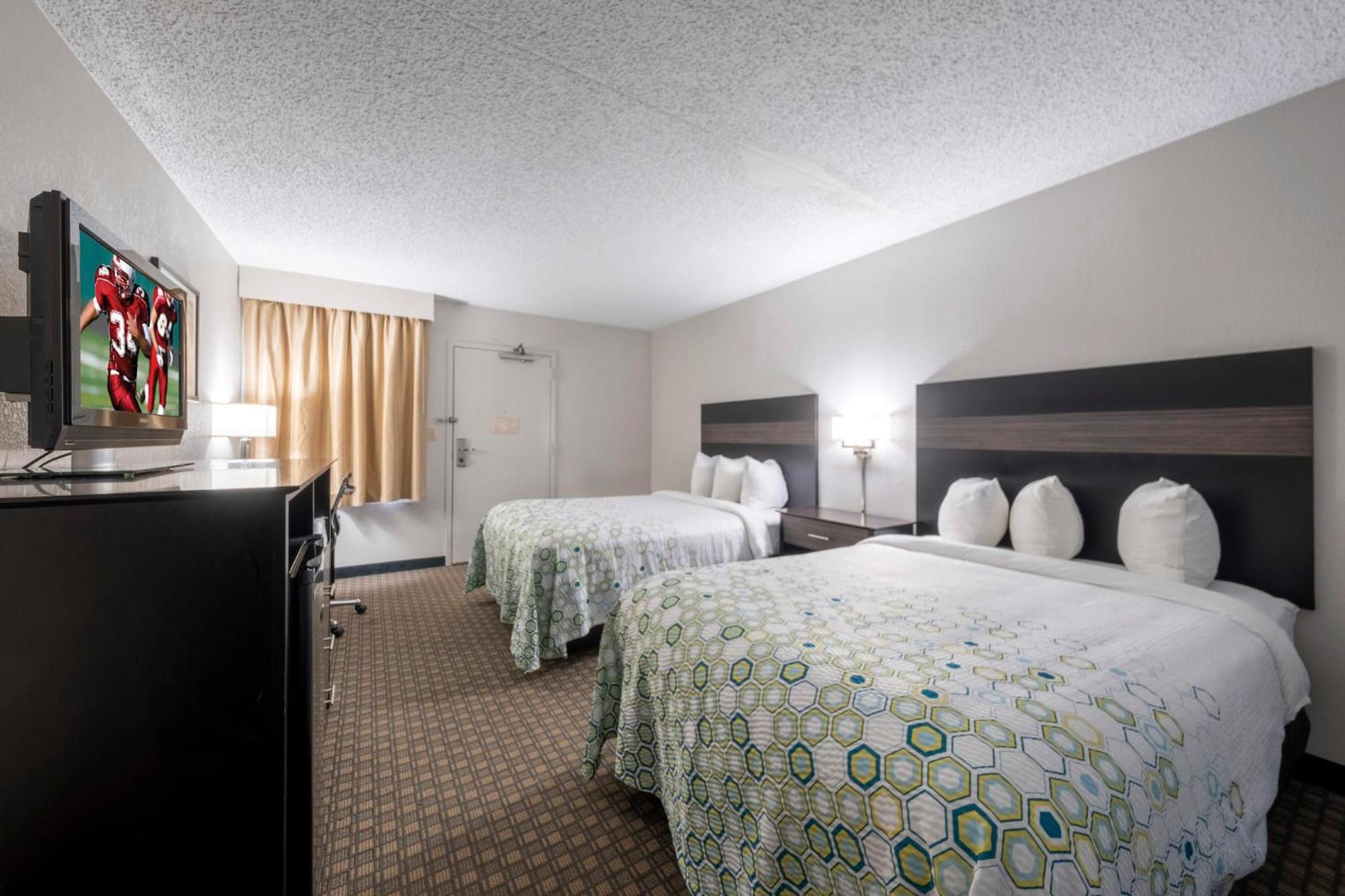 Standard Room with Two Double Beds with Microwave & Refrigerator Non-Smoking