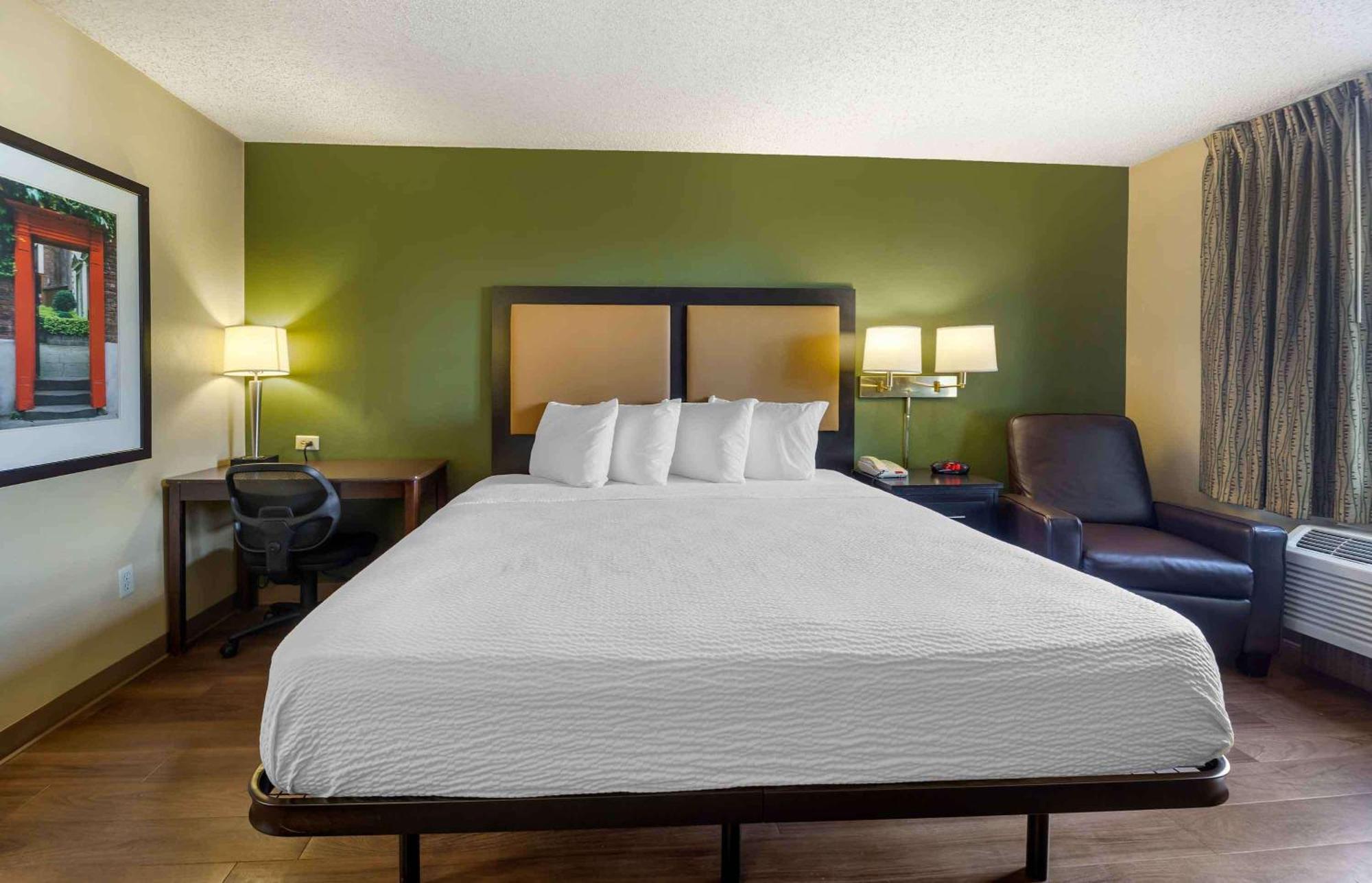 Studio with 1 King Bed - Non-Smoking