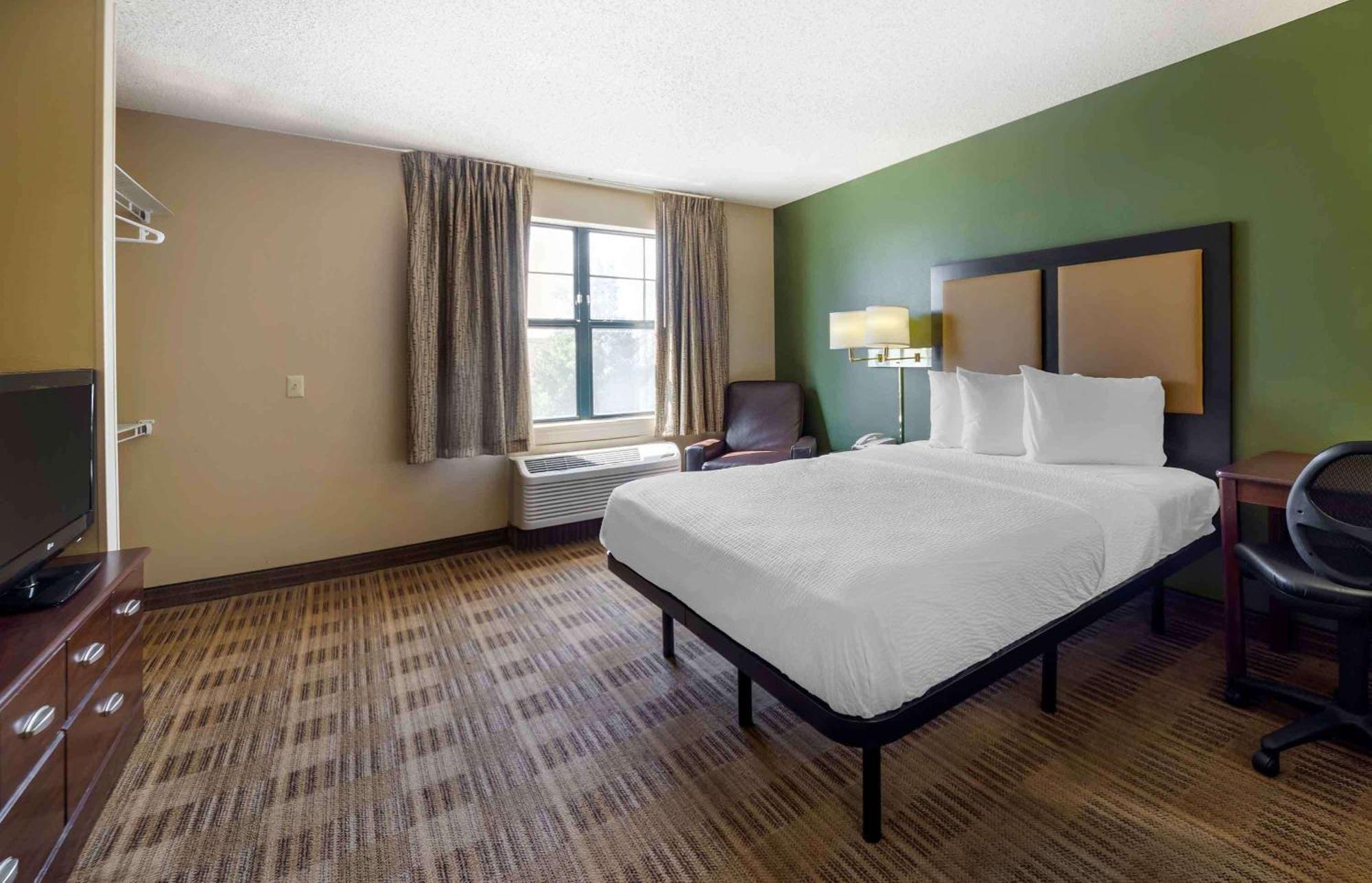 Queen studio with 1 Queen Bed - Disability Access/Non-Smoking
