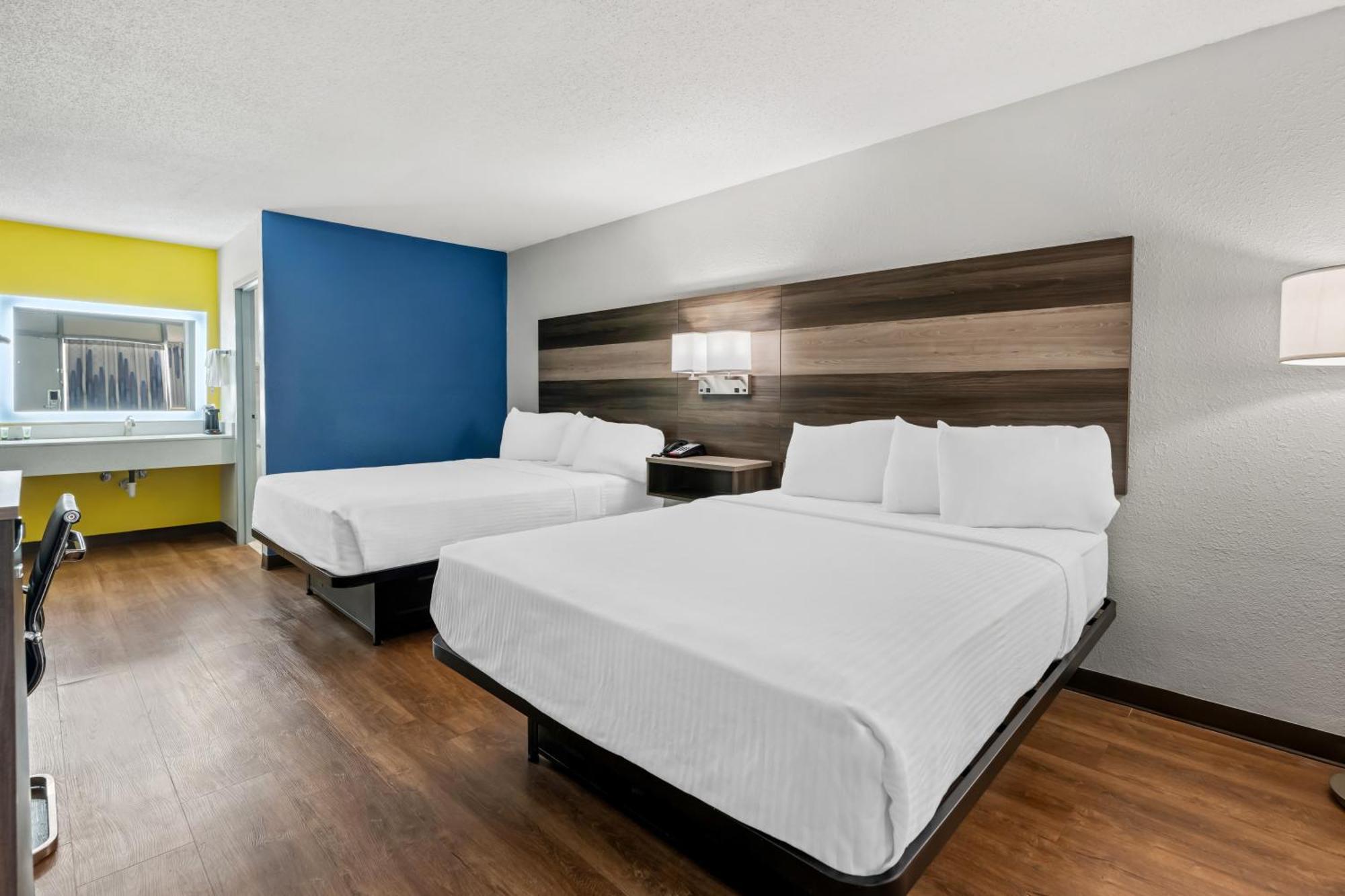 Quadruple Room with Two Queen Beds - Non Smoking