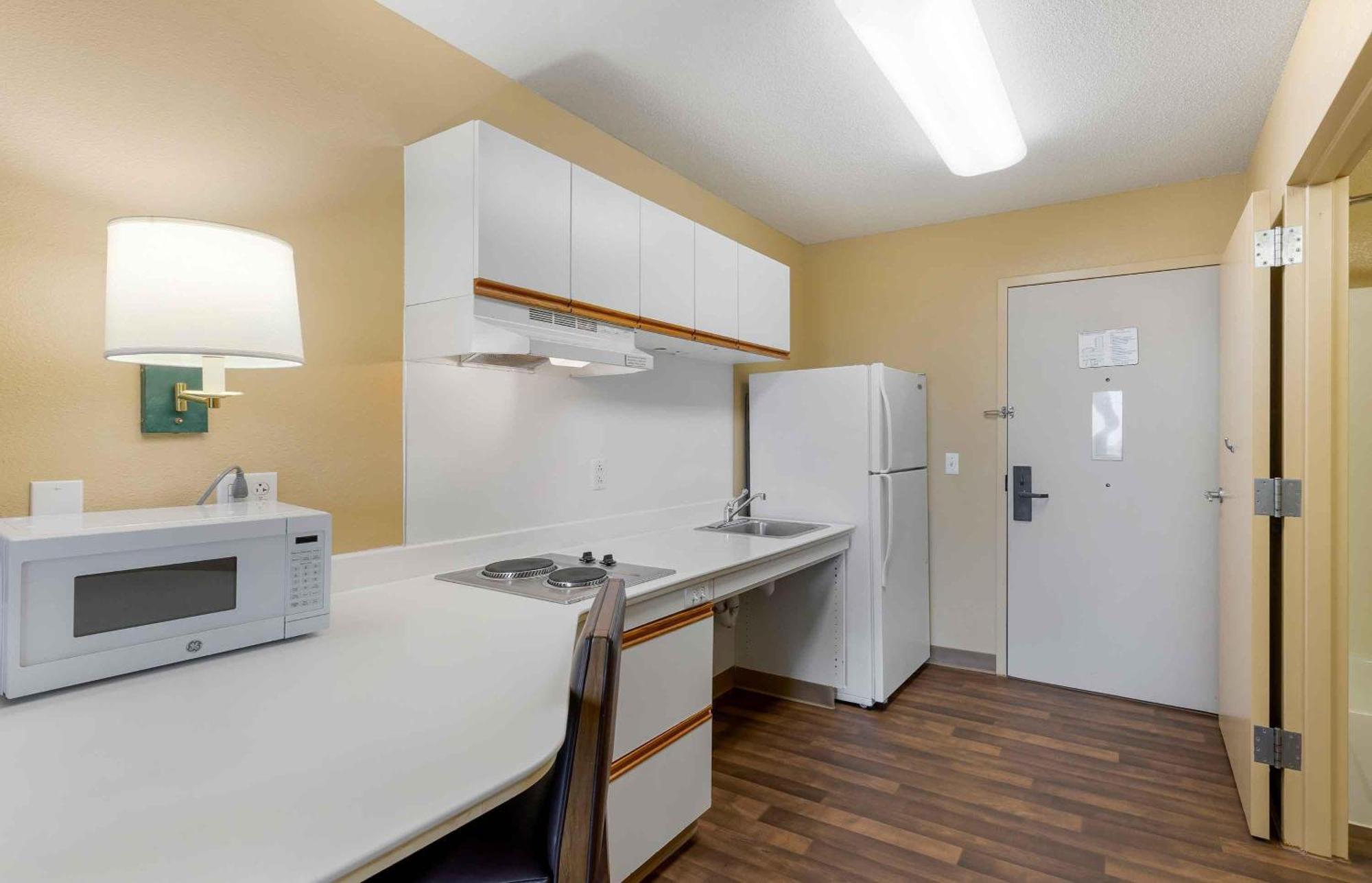 Queen studio with 1 Queen Bed - Disability Access/Non-Smoking