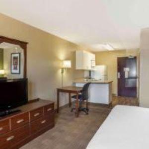 Efficiency Room One Queen Bed