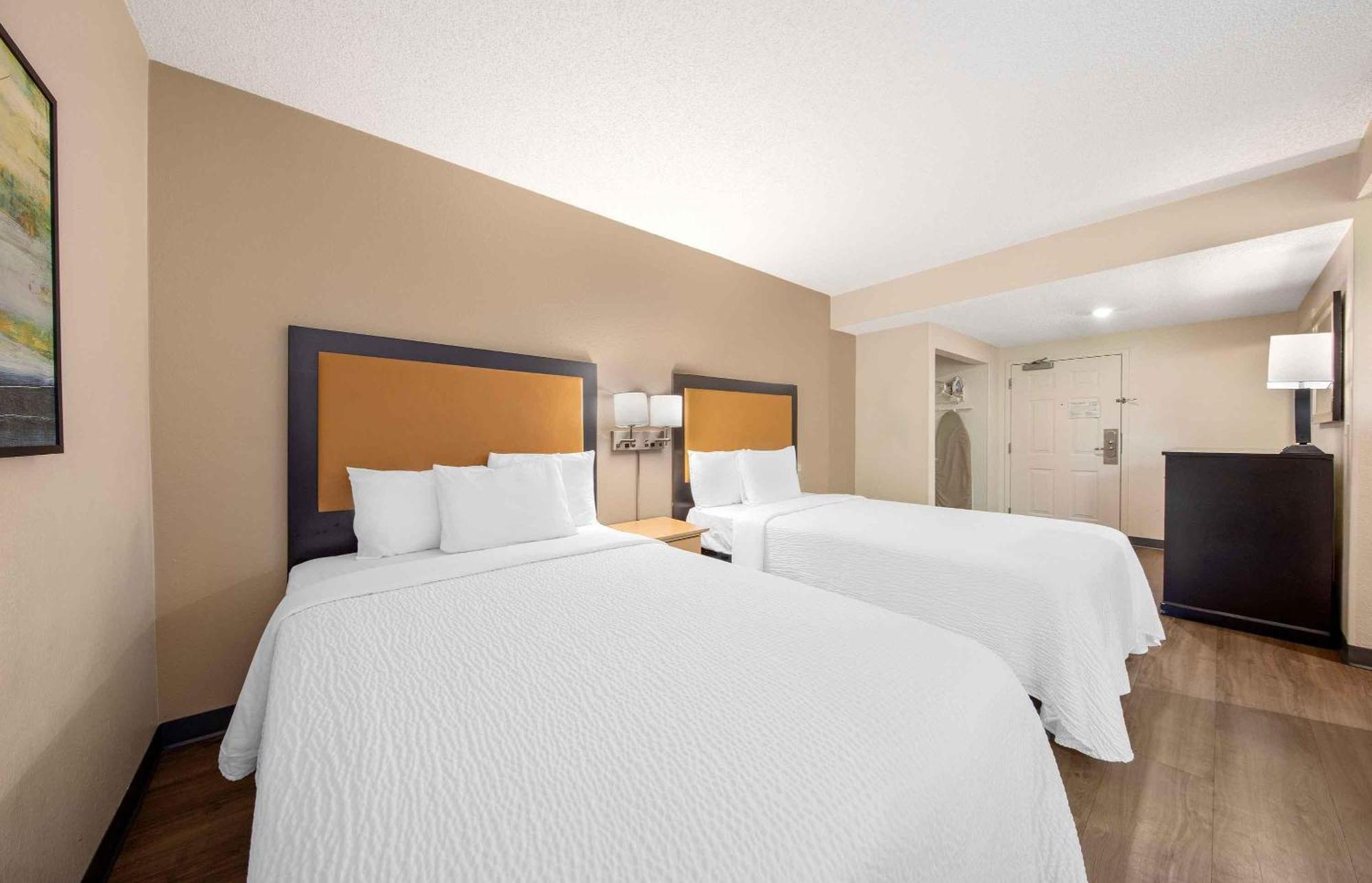 Deluxe Double Studio with Two Double Beds - Non-Smoking