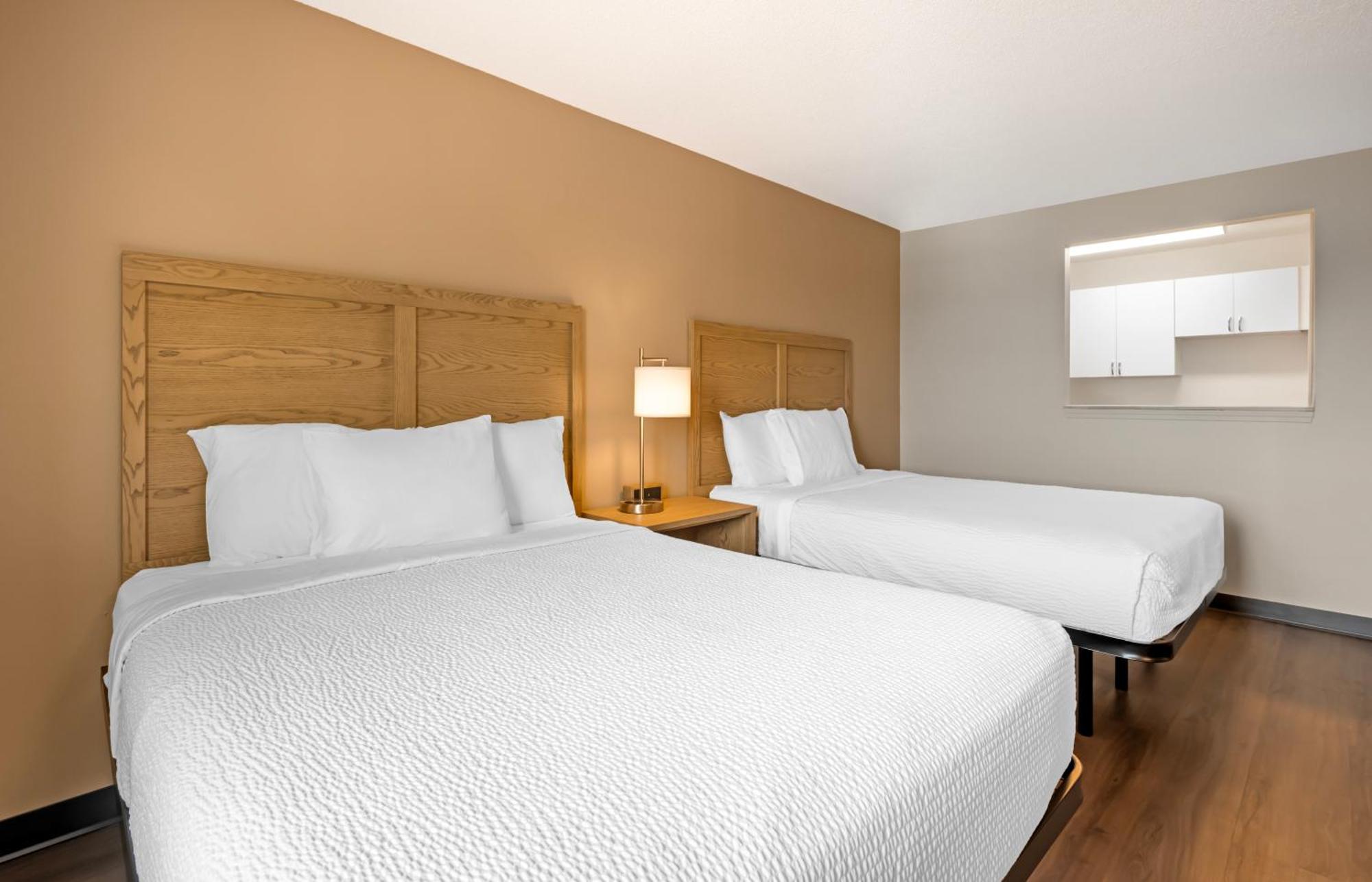 Deluxe Studio with Two Queen Beds - Non-Smoking