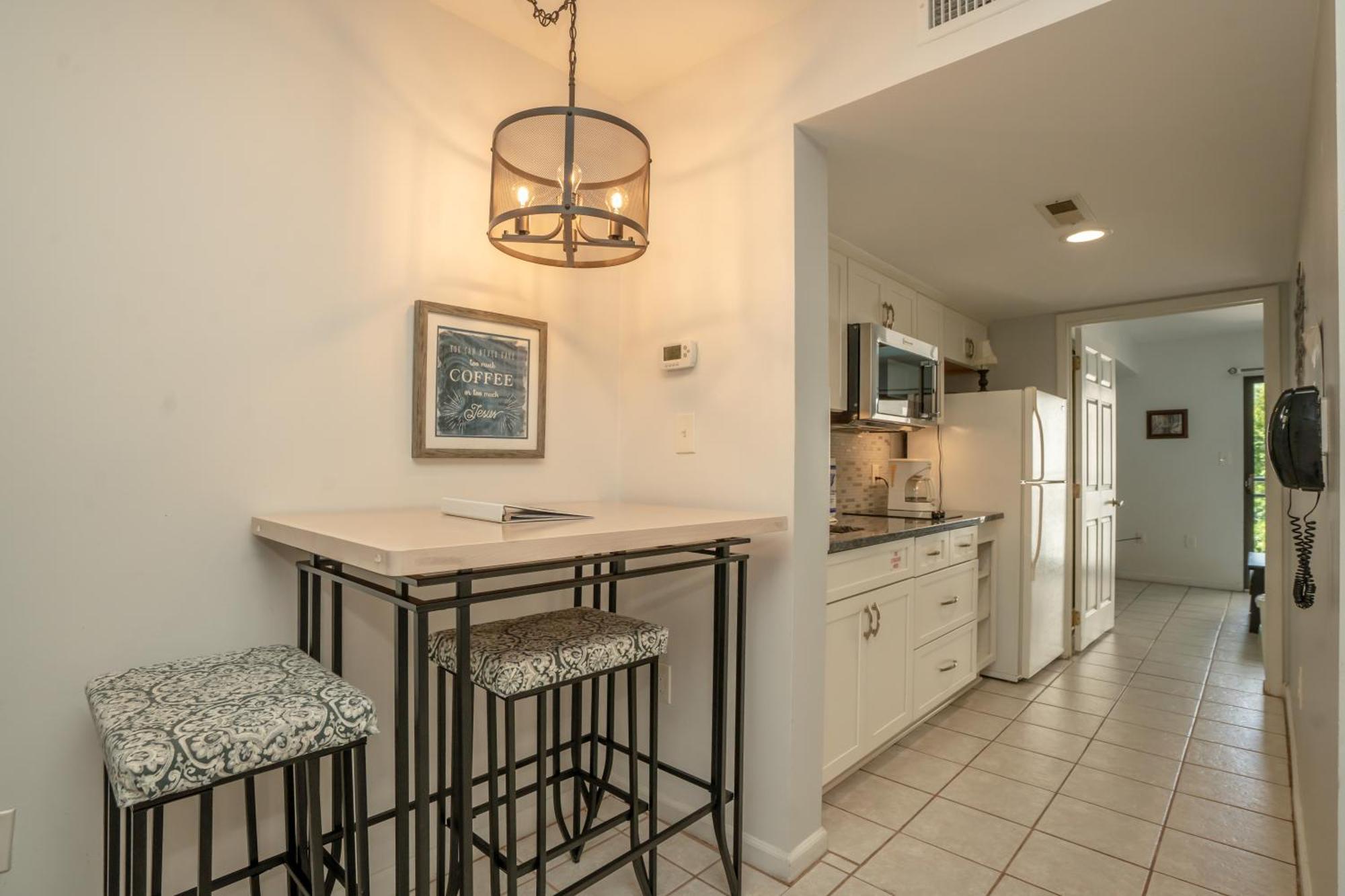 Laurel Inn 206