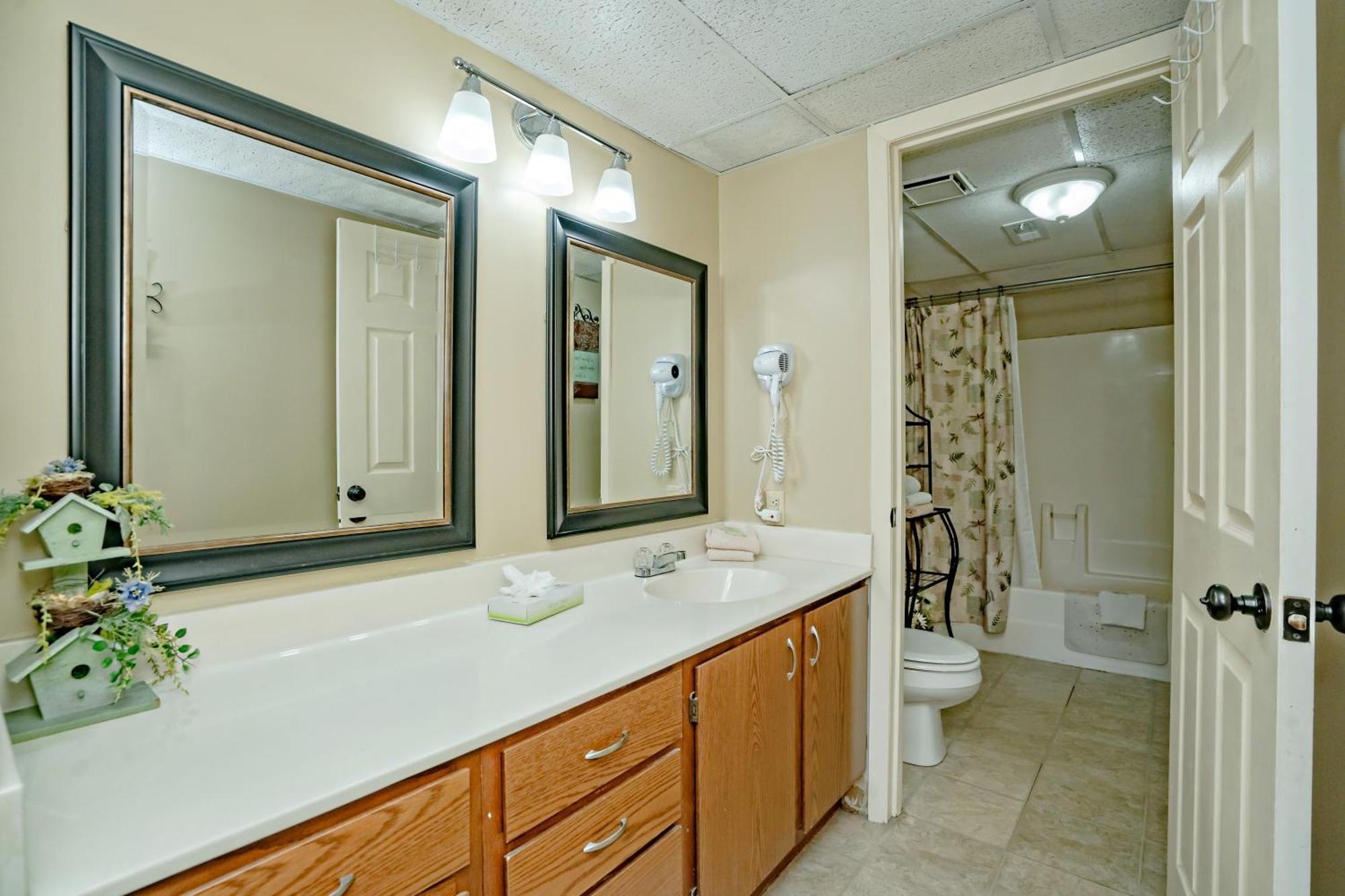 Oak Square 205