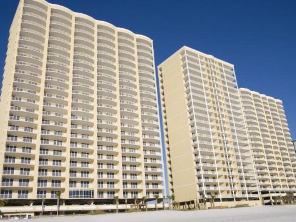 Three-Bedroom Apartment with Sea View 402