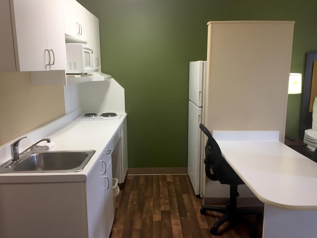 Queen studio with 1 Queen Bed - Disability Access/Non-Smoking