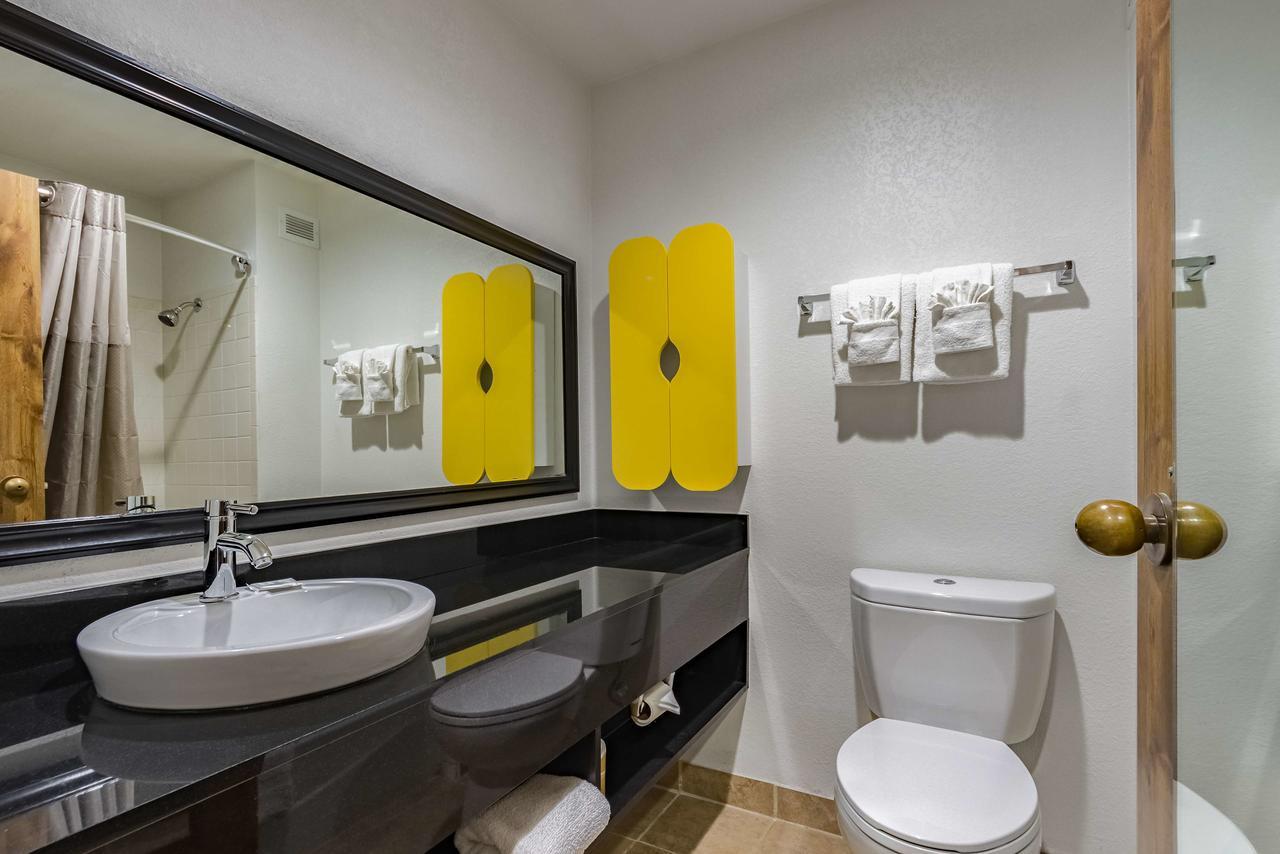 Deluxe Quadruple Room - Non-Smoking