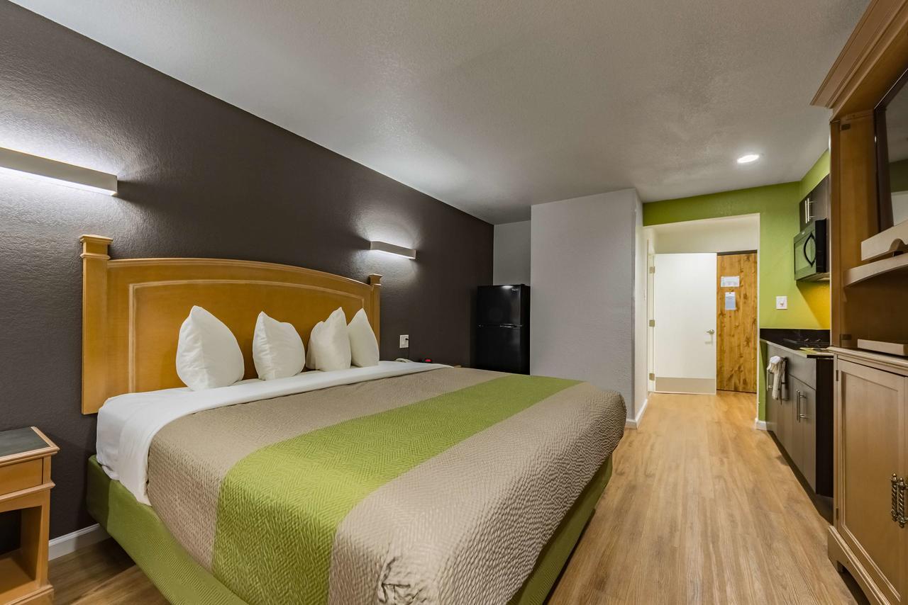 King Room - Disability Access - Non-Smoking