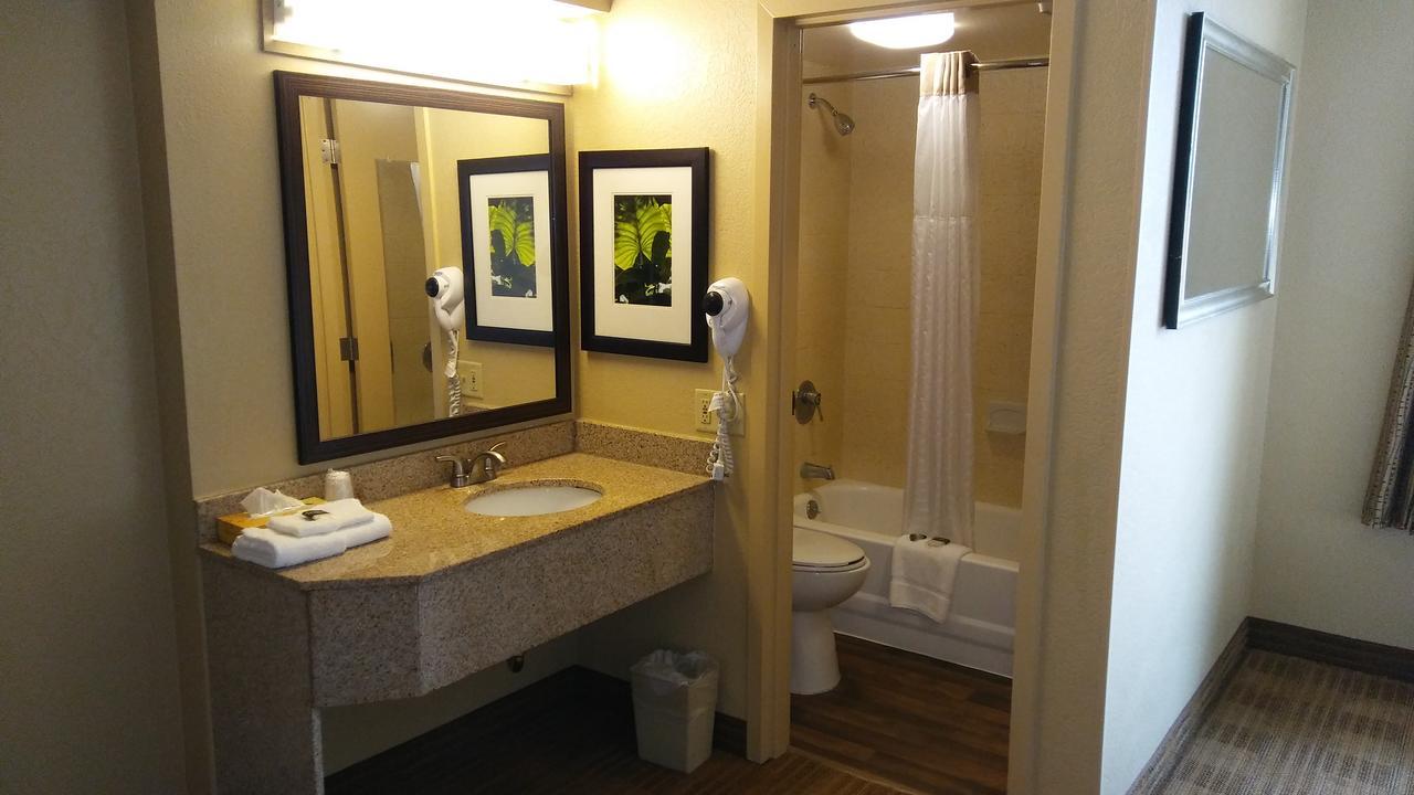 Deluxe Studio with 2 Double Beds - Non-Smoking
