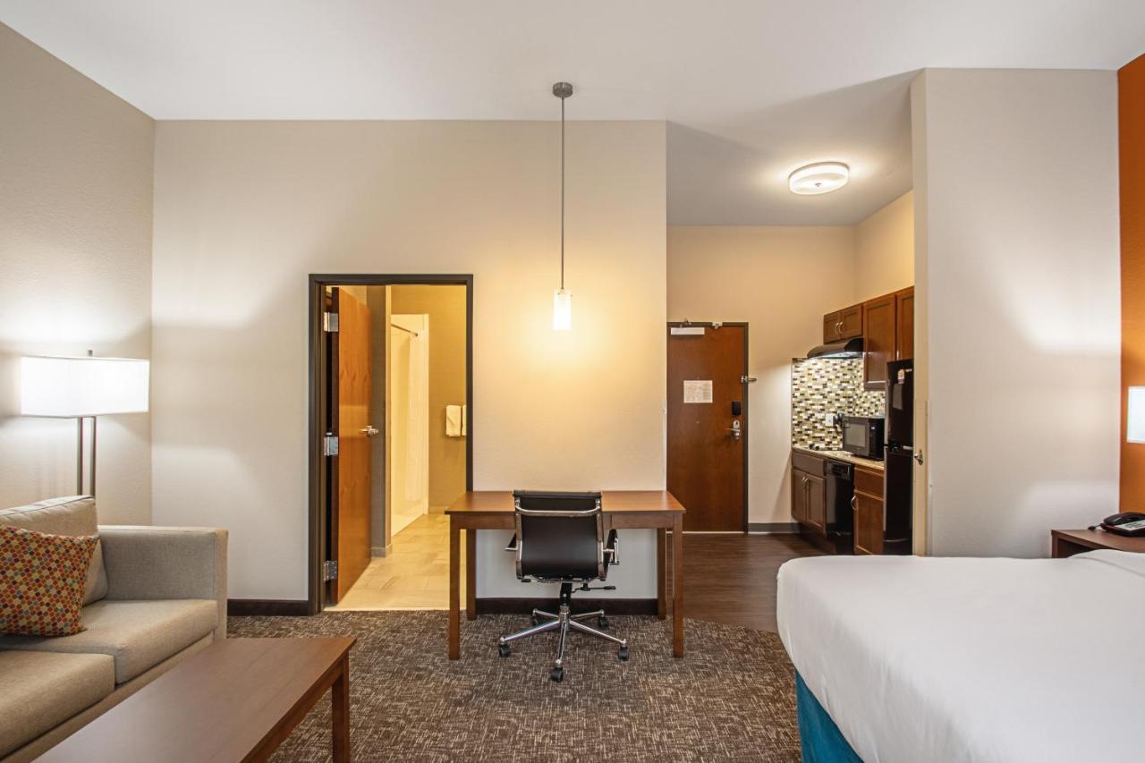King Suite - Accessible/Non-Smoking