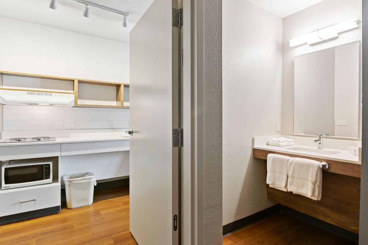 Studio with 1 King Bed - Disability Access - Non-Smoking