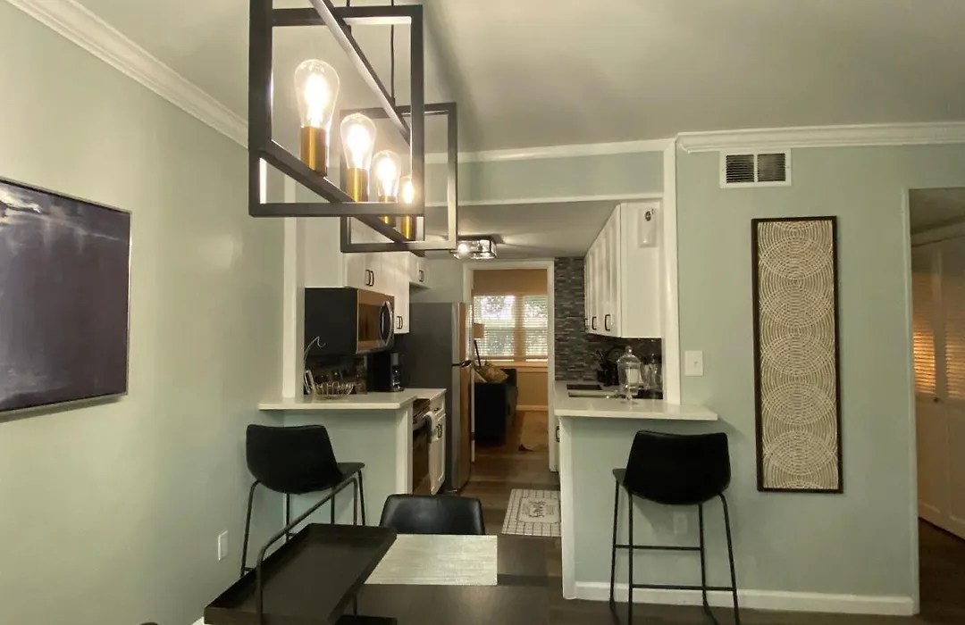 Hhi Homes- Newly Renovated Cozy Modern Pet-Friendly Villa-Ideal Location-1