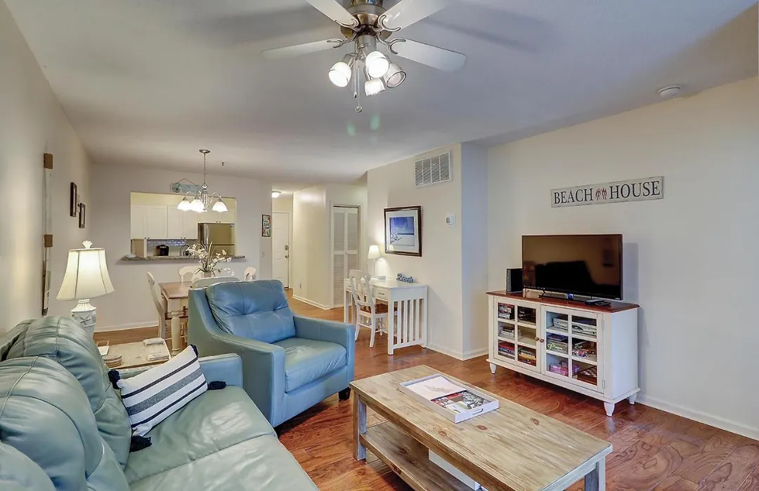 First Floor Flat Near Parking King Bed Two Twins Bikes & Beach Gear Included-1