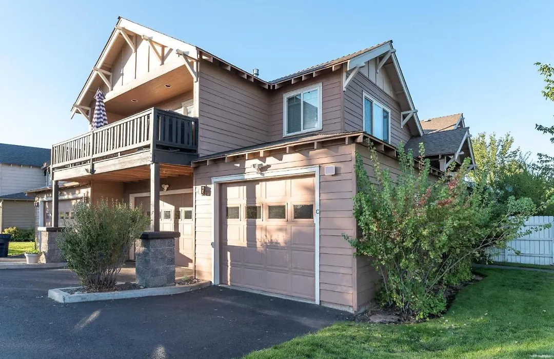 Deschutes Nest-1