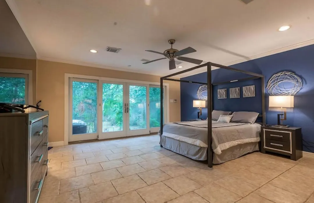 Huge 6 Bedroom With Pool, Spa, 85 Inch Tv, Game Room-1