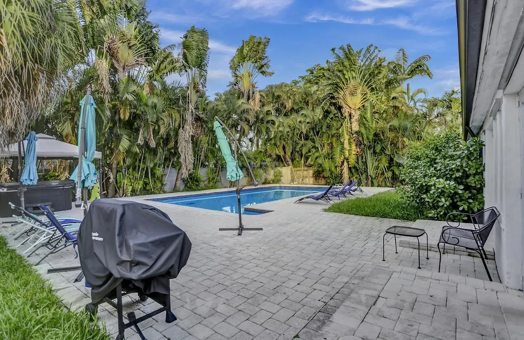 Casa Ria Luxury House & Private Pool Near Aventura Mall-1