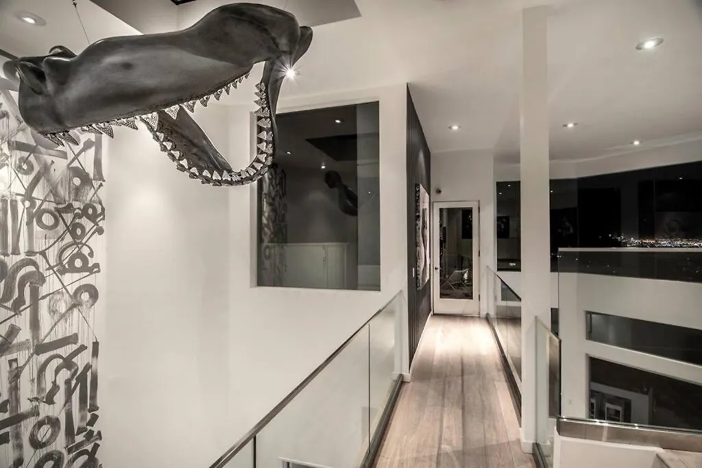 Hollywood Hills Modern Sanctuary-Jaw Dropping View-1