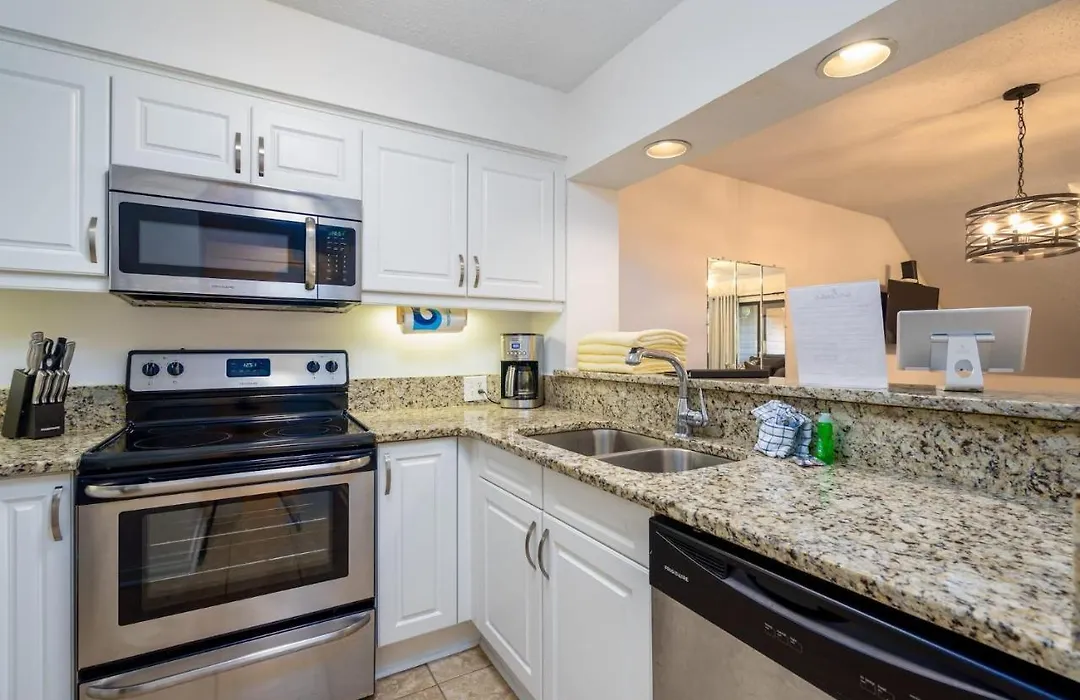 Laurel Court - 305-1