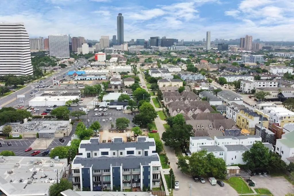 Beautiful Luxurious Houston Galleria Home-1