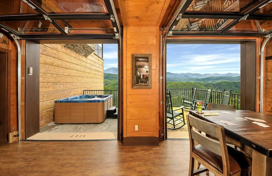 Skyview Mansion:13Bdrm, 17Bath, Sleeps 70, Indoor Pool, Amazing Views-1