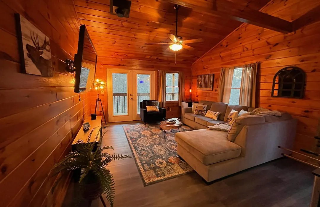 Smokey Mountain Retreat, New Hot Tub, Game Room, Sleeps 8!-1