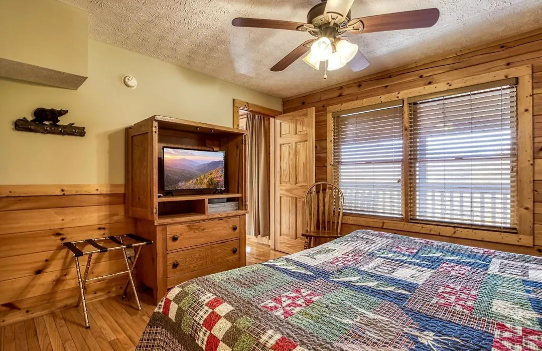 Enchanted View Lodge Cabin-1