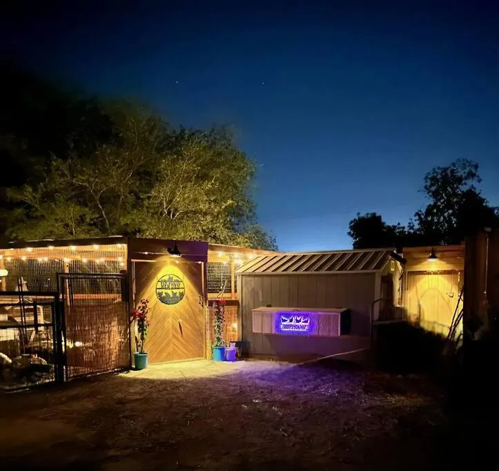 Serene Desert Oasis Hot Tub, Fam Friendly!-1