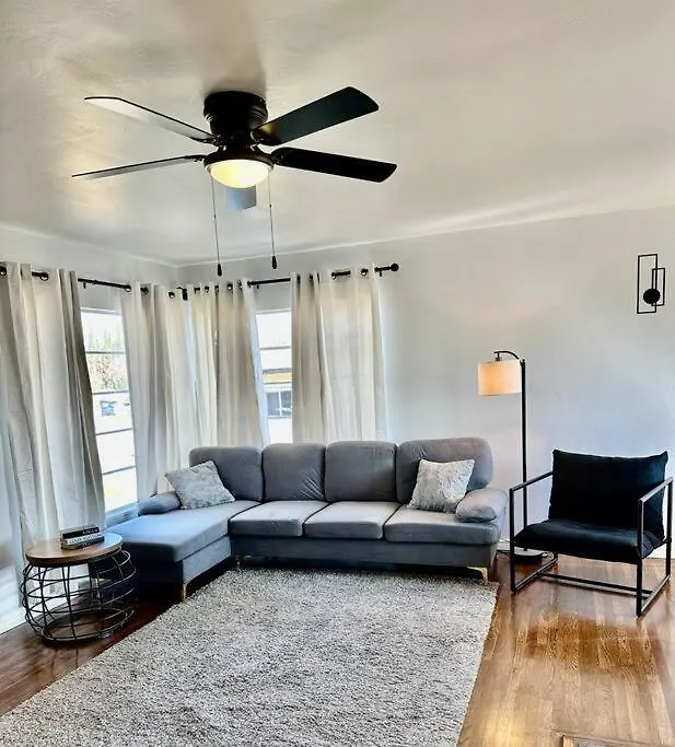 Modern La Cresta-1