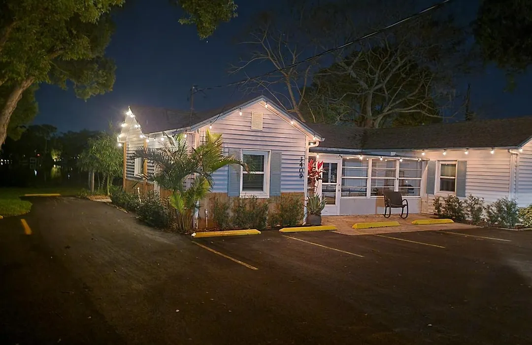 Orlando Lakefront Tiny Homes 6 Plus Month Rentals-1
