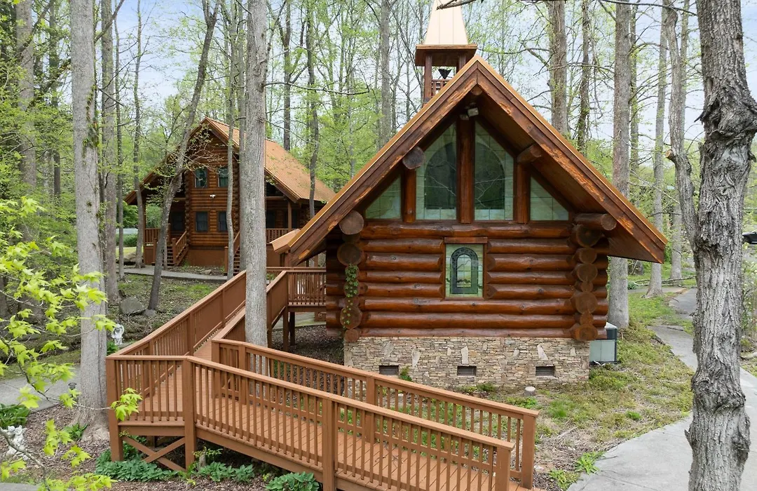 Parkway Treasure Cabin-1