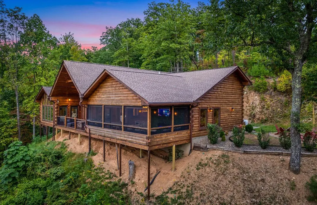 Take Me Down To "Bearadise City", A Luxurious 4 Bedroom Cabin Nestled In The Cobbly Knob Resort!-1