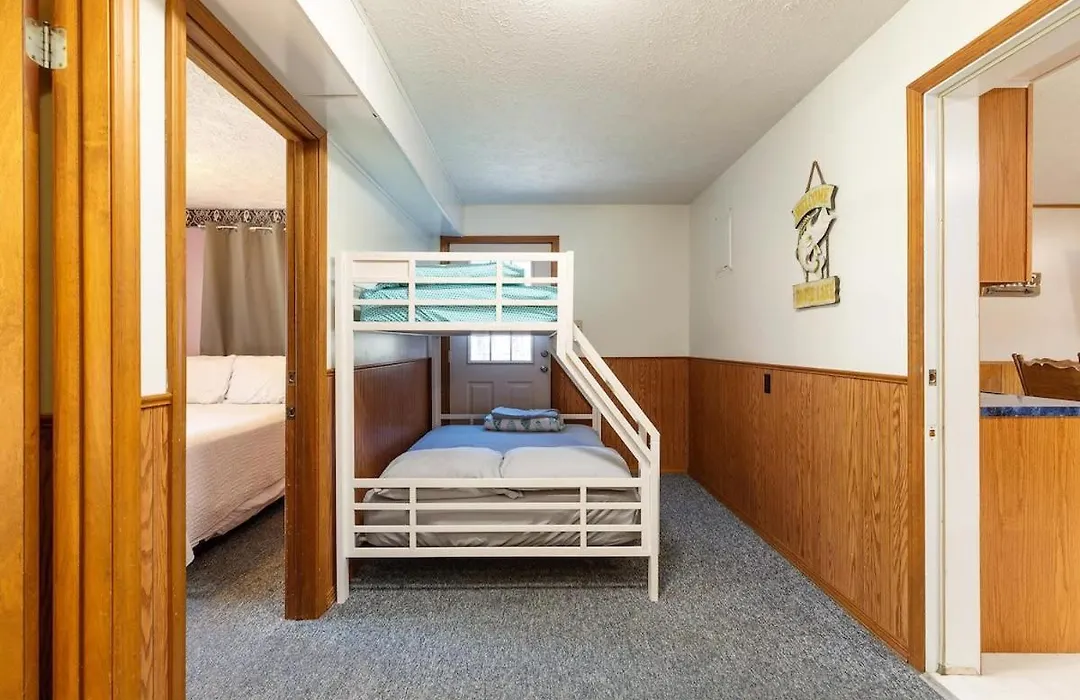 Artilla Cove Cabin 1- Lakeside - Pool & Hot Tub-1