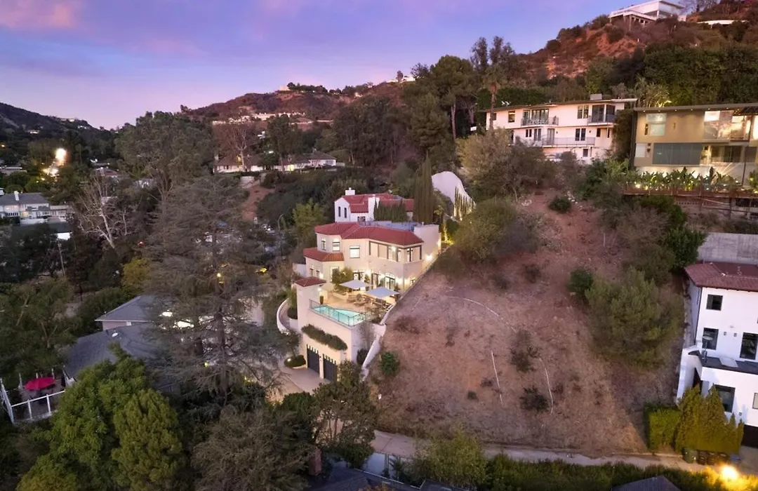 Chateau Beverly Hills By Stay Awhile Villas-1