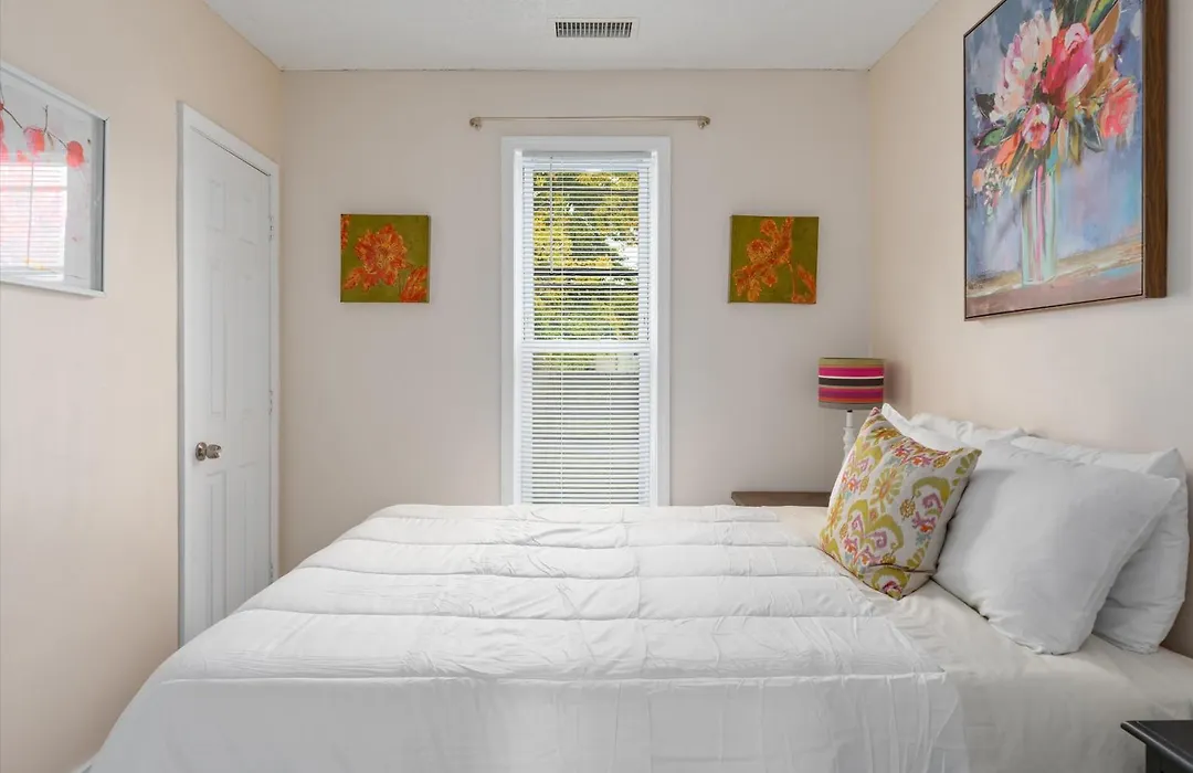 4Br Home Near Downtown Sleeps 10 - Tulip House-1