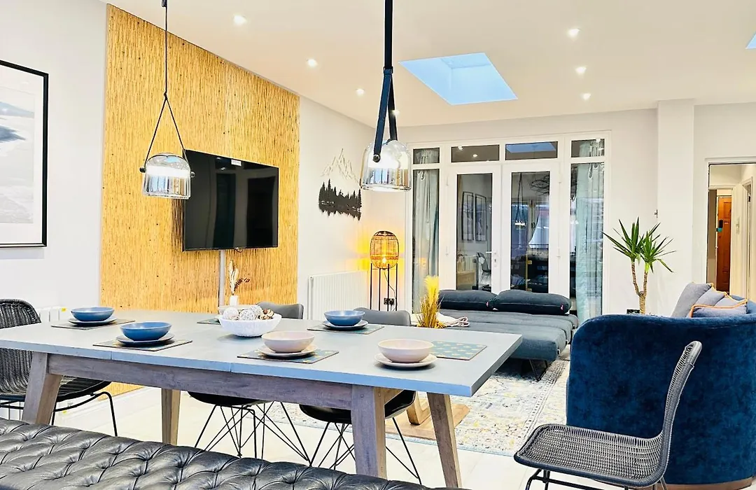 Isleworth House London By Smart Corporate Stays-1