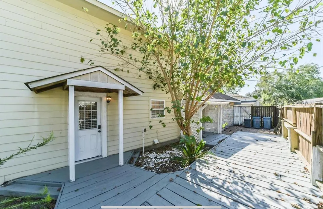 Breezy Knolls-1