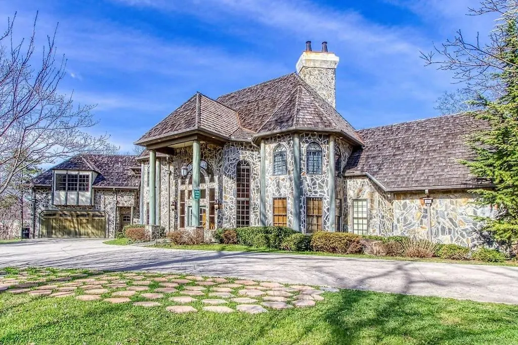 Mountain Bliss- Estate With Views - Firepit - Hot Tub - Gburg 5Min-1