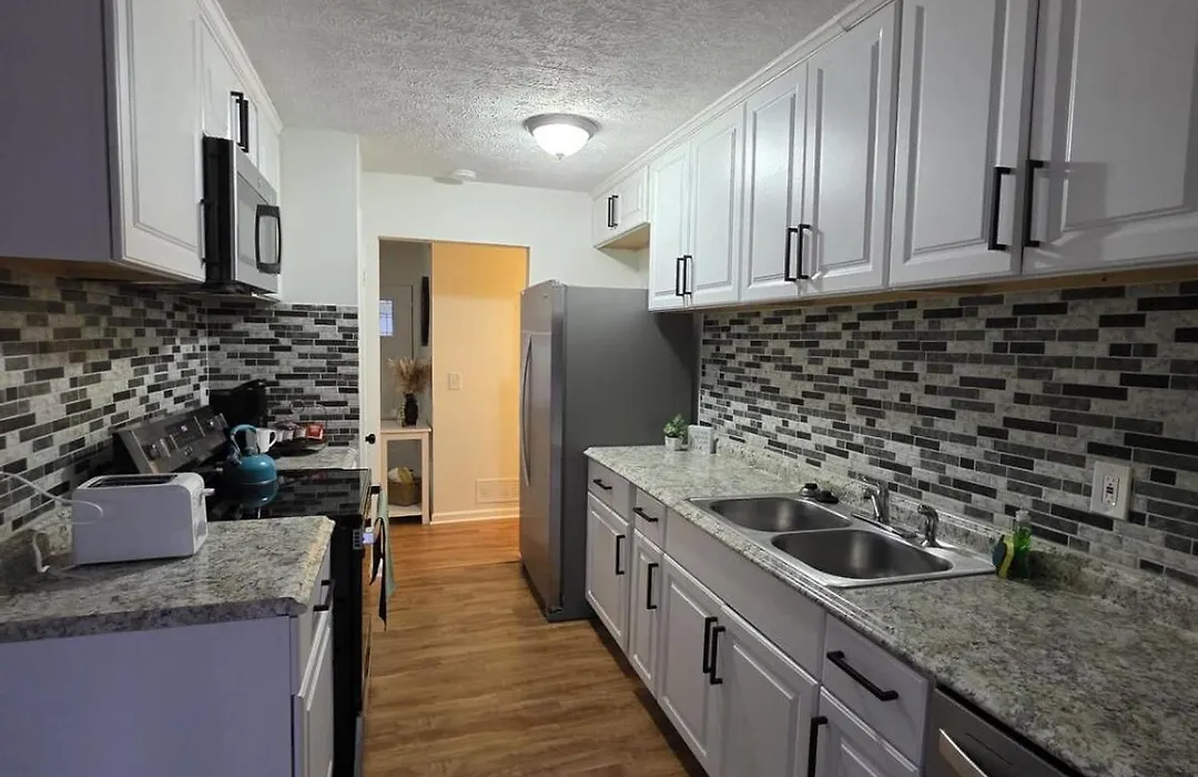 Charming 3 Bedrooms In The Heart Of Alpharetta-1