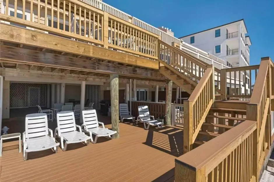 Green Reef # 4 Gorgeous Beachfront Townhome Sleeps 8-1