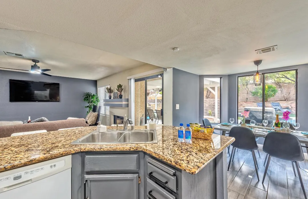 Treasure Bay-3Br Pool & Hot Tub Oasis Near T Strip-1