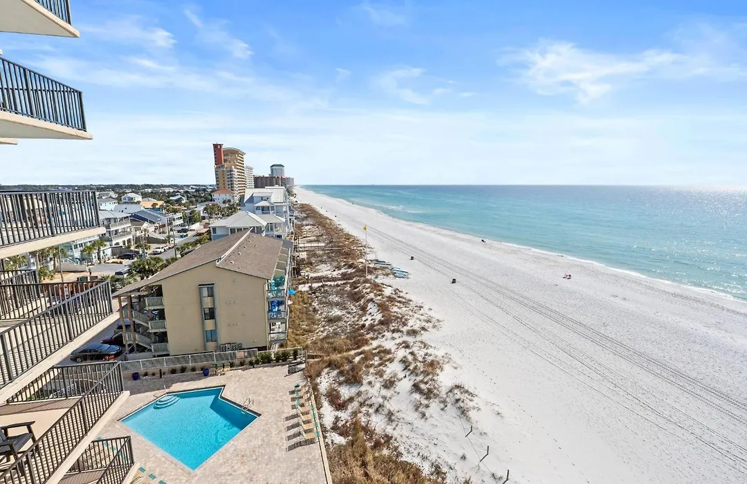 Pelican Walk 806-1