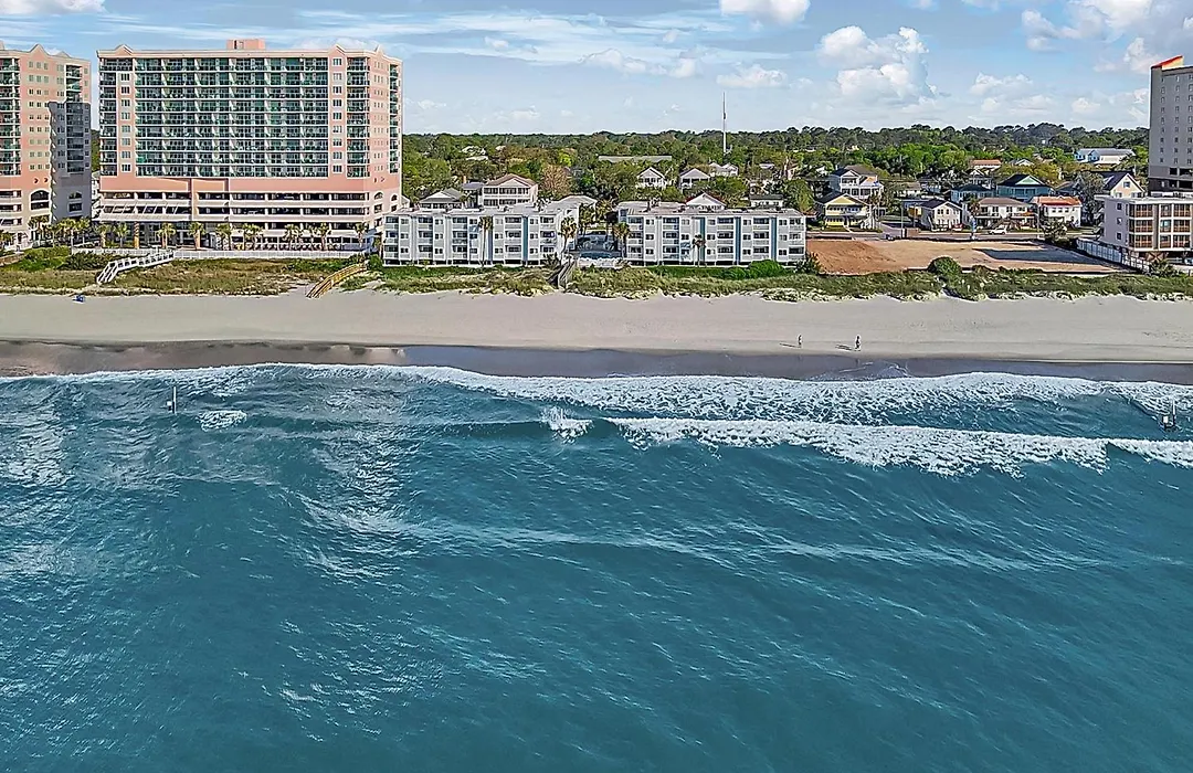 Oceanfront 2Bd | Ground Floor | Pool | Full Kitchen | In-Unit Washer/Dryer-1