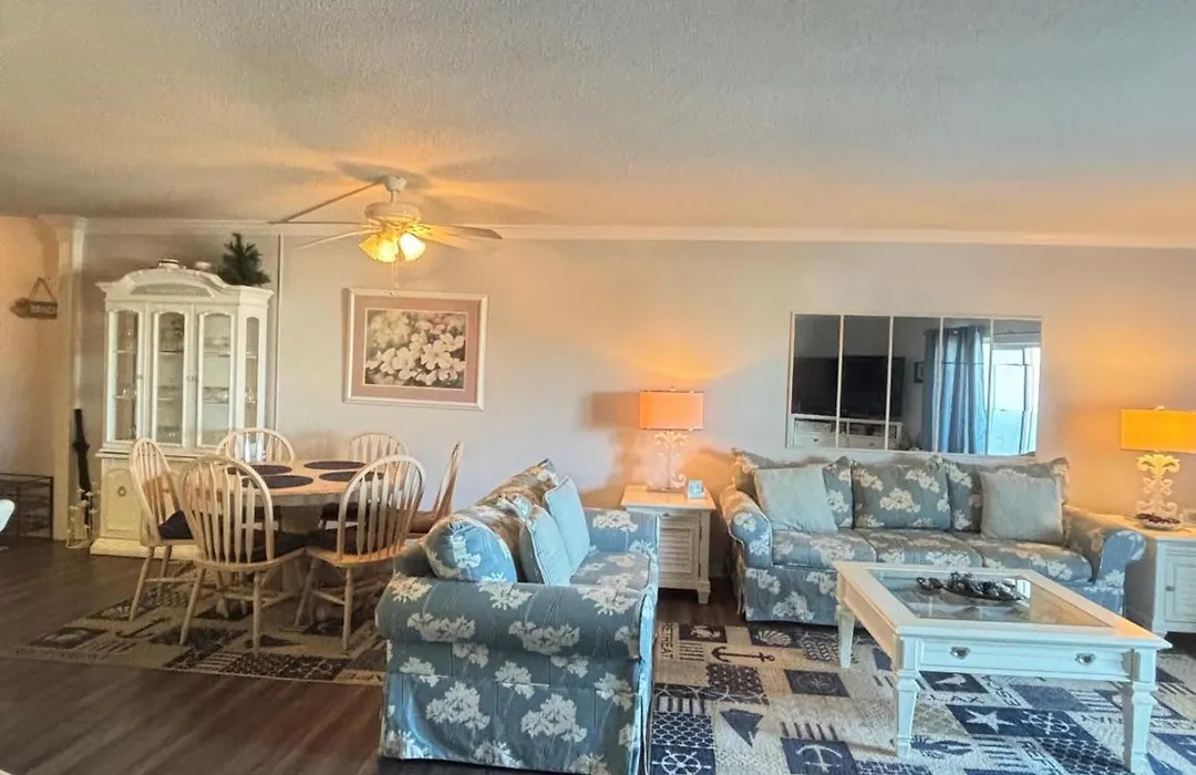 El Matador 524 By Alicia Hollis Rentals Fully Furn Long Term-1